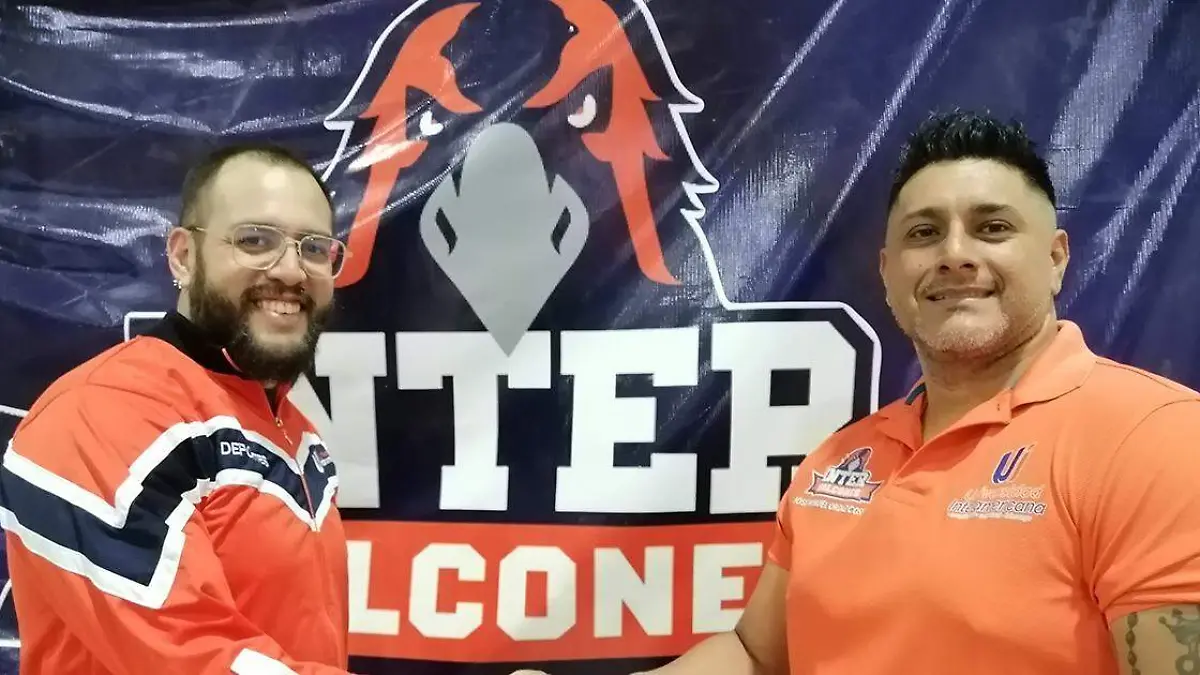 Erick Pedroza (i), nuevo entrenador en jefes de Halcones Inter